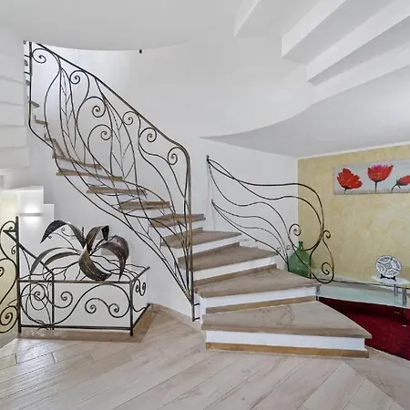 Villa Fraisca Apartment *